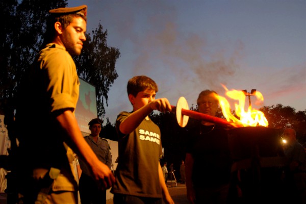 Israel_Memorial-Day_IDF_torch Israel-Memorial Day-torch