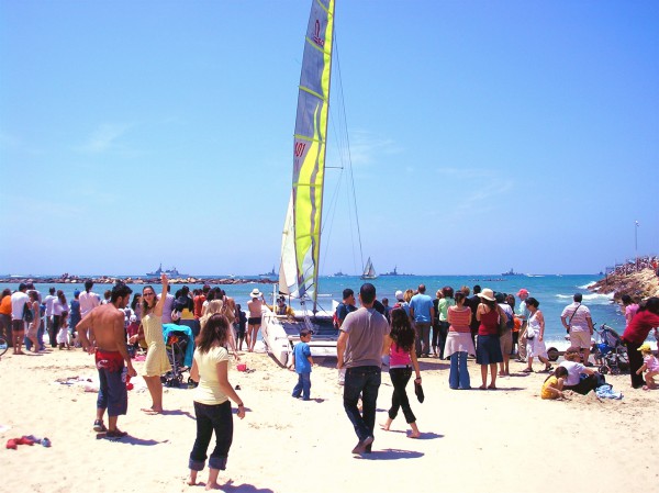 Naval Sail By on Yom Haatzmaut in Tel Aviv Israelis flock -Tel Aviv-Naval Sail-Yom Ha'atzmaut