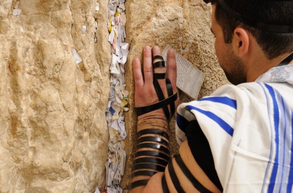Laying Teffilin prayer-note-tefillin-Kotel