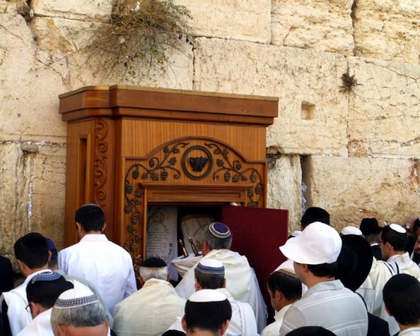 The Torah Ark at the Western (Wailing) Wall ark-Kotel-mens-section-Jerusalem-Torah-scrolls