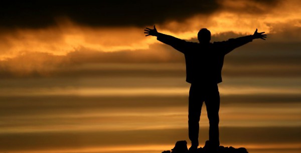 Praise praise-lifting his hands