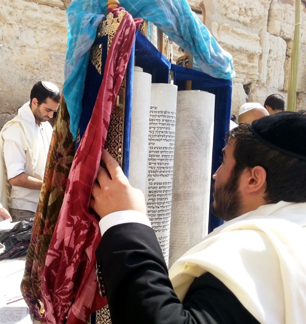 Lifting the Torah at the Kotel Hagbah-Kotel-Sukkot