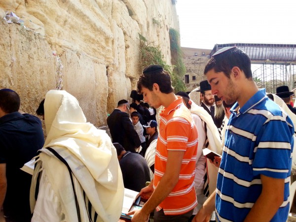 Jewish men pray at the Western (Wailing) Wall in Jerusalem Kotel-Crowd-Sukkot