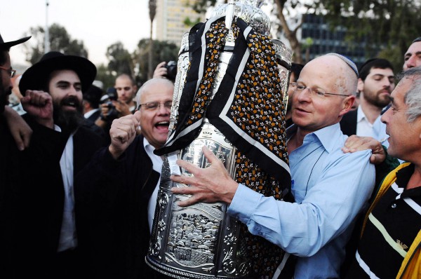 Adorning the Torah scroll Torah scroll-silver Sephardic-Sephardic Torah Tik