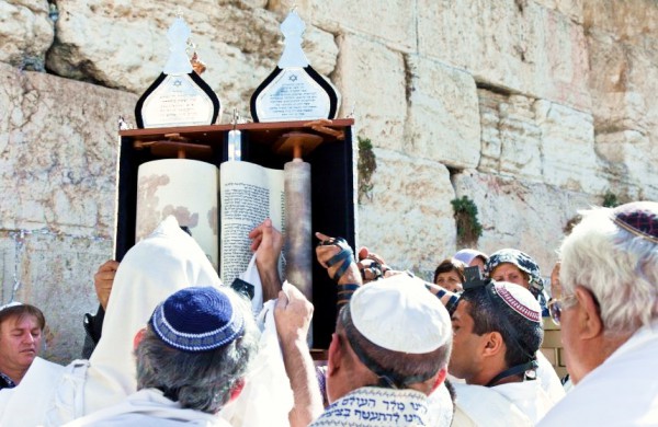 Jewish men touch the Torah with the fringes of their tallits (prayer shawl) Torah-Western Wall-tallits-Torah procession