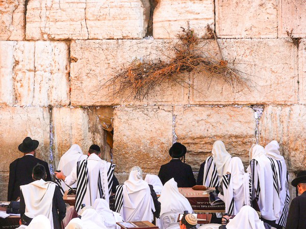 Jews pray in the Western Wall Jews-pray-Western Wall