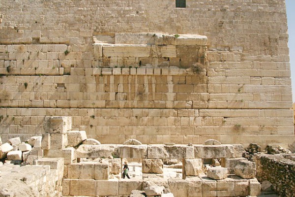 The remains of Robinsons Arch remains-Robinsons-Arch-western-side-Temple-Mount