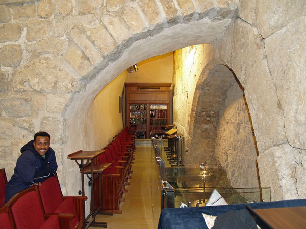 Western Wall Tunnel Rav-Getz-Synagogue-David-Shankbone