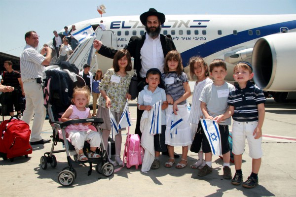 French New Immigrants Departing from Paris for Israel Israel-El Al-France-French-olim-aliyah