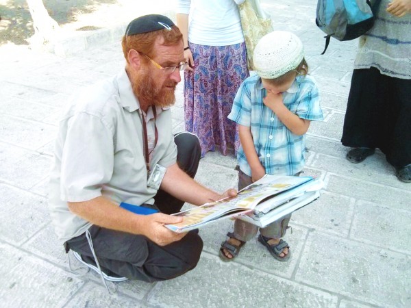 Yehuda Glick Reads to a Jewish Boy Yehudah Glick-Temple Mount