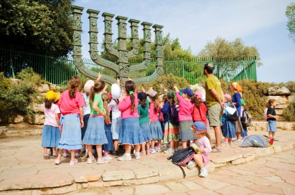 Jewish children and Knesset menorah knesset-children-menorah-education