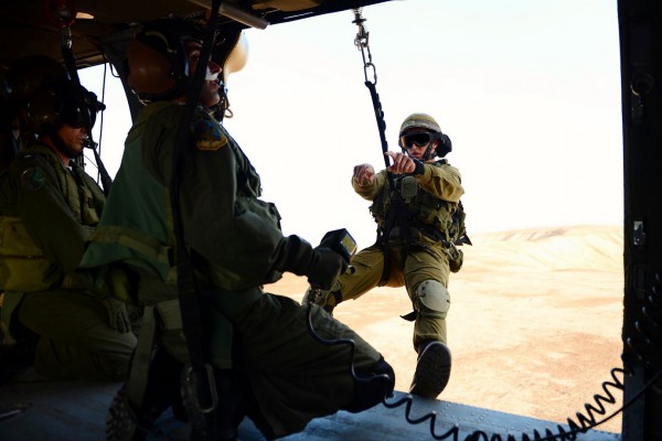 IDF’s Nahal Brigade and elite rescuers from the Airborne Rescue and Evacuation Unit 669 soldiers embark on a helicopter mission exercise. (IDF photo by Pvt. Alexi Rosenfeld) IDF’s Nahal Brigade and elite rescuers from the Airborne Rescue and Evacuation Unit 669 soldiers embark on a helicopter mission exercise. (IDF photo by Pvt. Alexi Rosenfeld)