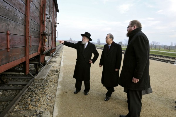 Moon at Auschwitz Auschwitz-Moon-Lau-Cywinski-trains