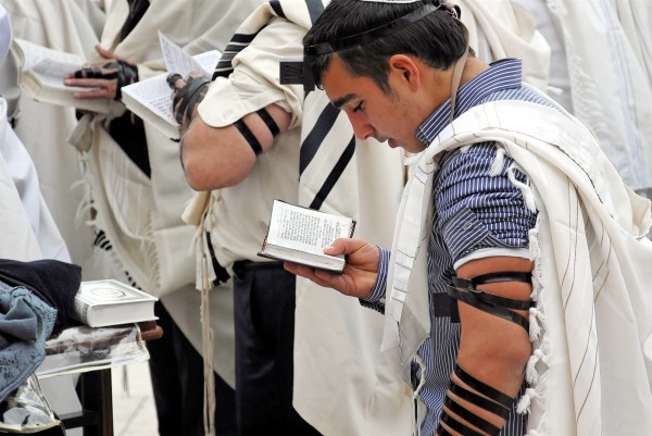 prayer-tefillin-siddur-Kotel Jewish prayer-tallit