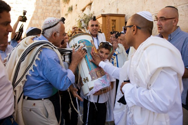 Torah-reverence Torah tik, Bar Mitzvah, reverence, burn out