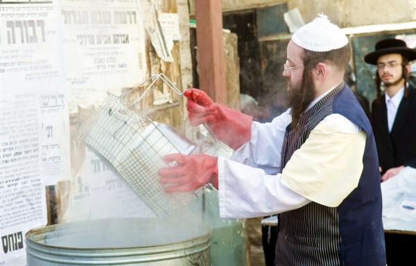 kashering-haggalah-dishes-Passover. Passover, hagalah