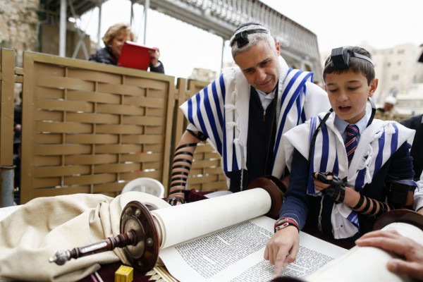 Photo-taken-by-Yonatan-Sindel-Flash-90-for-the-Ministry-of-Tourism-Bar-Mitzvah-Torah-reading-tefillin1 Torah, Bar Mitzvah, Jerusalem