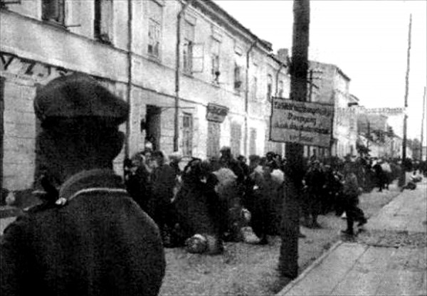 Biala_Podlaska_-_likwidacja_getta_-_1942 Holocaust-transport to death camp