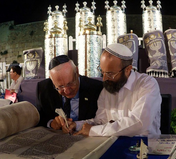 Rivlin Torah Dedication Torah dedication-Kotel-Israeli fallen soldiers-President Rivlin