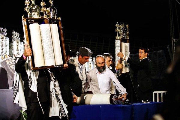 Torah dedication ceremony hagbah Western Wall Torah dedication ceremony-hagbah