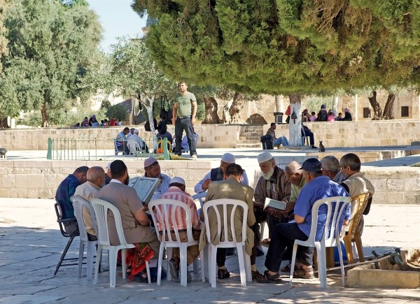 Muslim-visitors-to-the-Temple-Mount Temple Mount tension-Muslim-Jewish