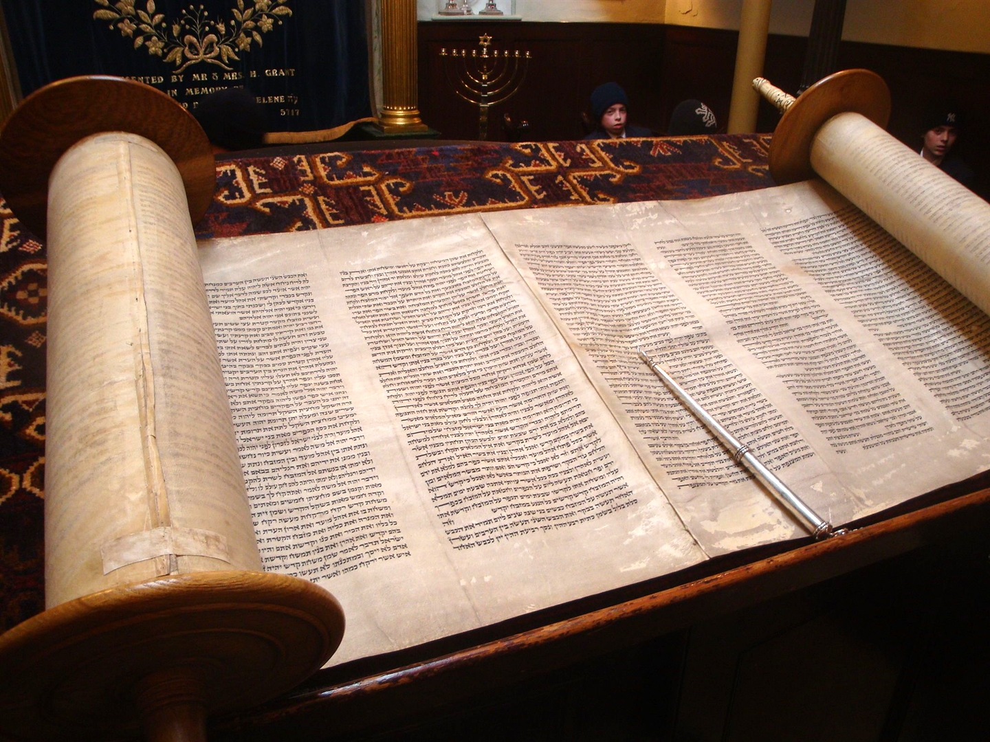 Simchat Torah: Why Do We Rejoice Over the Law? | Messianic Bible
