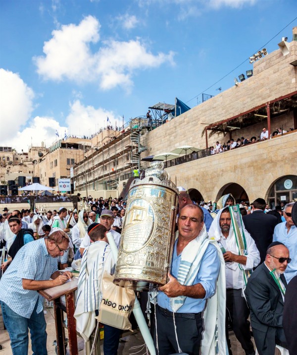Sukkot Torah Kotel-crowds-Jewish prayer-Jerusalem-Sefer Torah