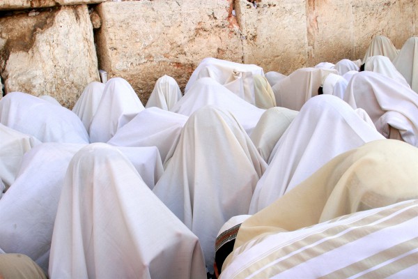 priestly-blessing-birkat-cohanim Kotel-Jewish Holy Days-Priestly Blessing-Kohanim