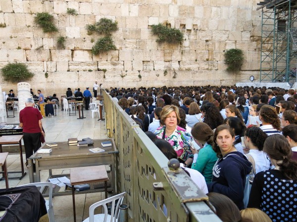 Rosh-Chodesh-Sivan-Western Wall Rosh Chodesh-new moon-Jewish calendar-Jewish prayer