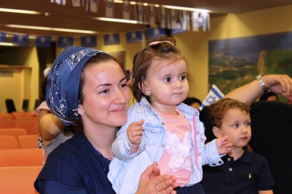 Aliyah-from-France-arrive-in-Israel-June-2015 Aliyah-immigration-Israel-France-2015