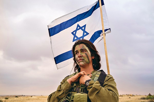 Israeli-flag-soldier-woman woman of valor_IDF_Israeli flag