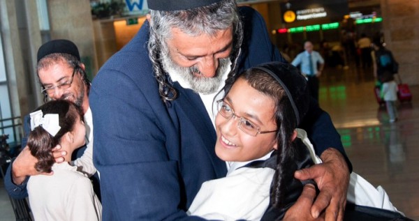 Aliyah_Yemenites_Voices_gallery-3-of-3 The Karni children were reunited this week with their parents at Ben Gurion Airport, Israel, in a covert operation (Jewish Agency photo by Moshik Brin)