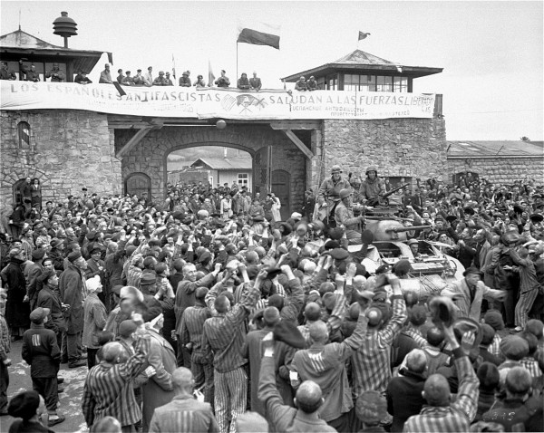 Mauthausen_survivors_cheer_the_soldiers_of_the_Eleventh_Armored_Division Holocaust, survivors, liberators